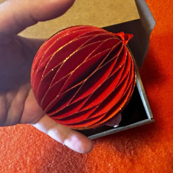 Handcrafted Artisanal golden touch 3D paper ornaments set of 4 NWT - Picture 4 of 11